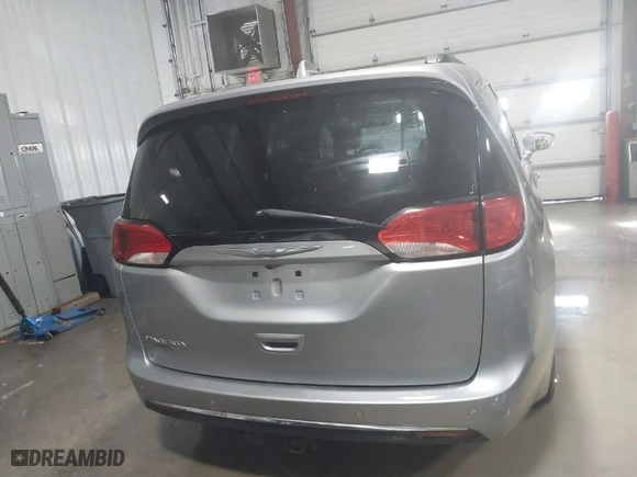 2017 Chrysler Pacifica Touring-L with VIN 2C4RC1BG5HR621217, listed as a IAAI auction lot 41607840 with NaN miles. Bid and sale history available at carsss.com. Image 17.