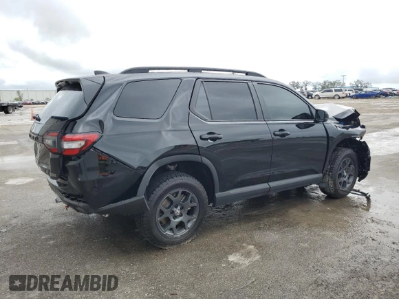 2025 Honda Pilot TrailSport with VIN 5FNYG1H63SB087572, listed as a Copart auction lot 86802994 with 962 mi miles and Salvage Title. Bid and sale history available at carsss.com. Image 3.