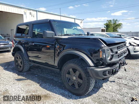 2024 Ford Bronco z VIN 1FMDE1AP7RLB23029, wystawiony jako Copart lot #54862095 z przebiegiem 4 021 mil mil oraz Szkoda całkowita • Salvage title. Historia ofert i sprzedaży dostępna na DreamBid. Obrazek 4.