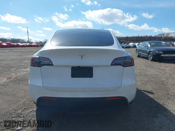 2024 Tesla Model Y with VIN 7SAYGDED2RF089010, listed as a IAAI auction lot 41630222 with 18,366 mi miles and . Bid and sale history available at carsss.com. Image 16.