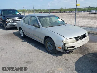 1995 Nissan Altima XE with VIN 1N4BU31D5SC101493, listed as a IAAI auction lot 41913245 with 224,199 mi miles. Bid and sale history available at carsss.com. Image 1.