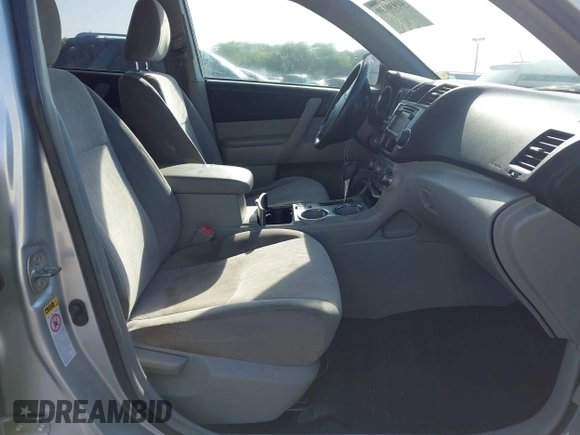2013 Toyota Highlander with VIN 5TDZA3EHXDS031859, listed as a IAAI auction lot 41930139 with 140,920 mi miles and . Bid and sale history available at DreamBid. Image 5.