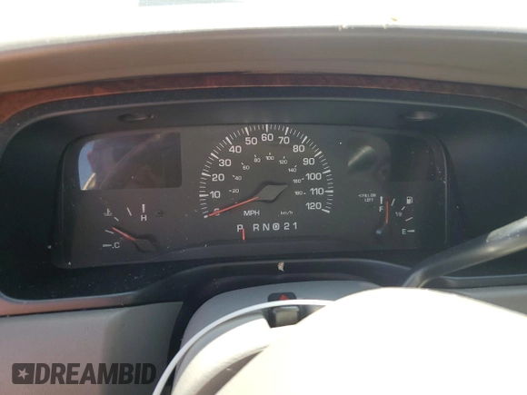 2001 Lincoln Town Car Cartier z VIN 1LNHM83W91Y728971, wystawiony jako Copart lot #50643965 z przebiegiem Nie podano mil oraz Szkoda całkowita • Salvage title. Historia ofert i sprzedaży dostępna na DreamBid. Obrazek 9.