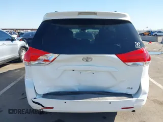 2012 Toyota Sienna XLE AAS z VIN 5TDYK3DC5CS218522, wystawiony jako IAAI lot #42605170 z przebiegiem 236 508 mil mil oraz . Historia ofert i sprzedaży dostępna na DreamBid. Obrazek 16.