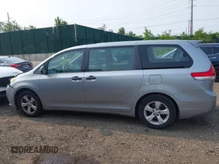 2011 Toyota Sienna z VIN 5TDZK3DC1BS090217, wystawiony jako IAAI lot #42344820 z przebiegiem 135 996 mil mil oraz . Historia ofert i sprzedaży dostępna na DreamBid. Obrazek 14.