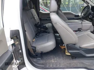 2020 Ford F-150 XL z VIN 1FTFX1C55LKE80693, wystawiony jako IAAI lot #42650150 z przebiegiem 125 739 mil mil oraz . Historia ofert i sprzedaży dostępna na DreamBid. Obrazek 8.