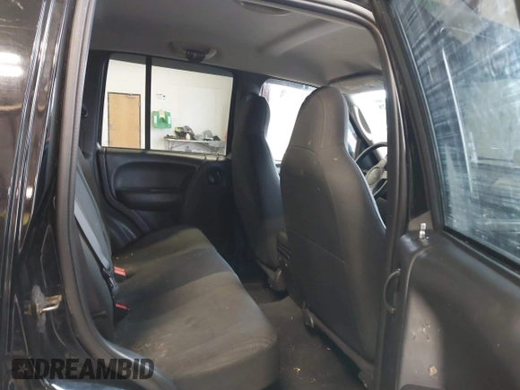 2003 Jeep Liberty Sport with VIN 1J4GL48K53W583860, listed as a IAAI auction lot 41632528 with 162,235 mi miles. Bid and sale history available at carsss.com. Image 8.