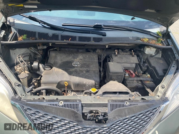 2011 Toyota Sienna XLE with VIN 5TDDK3DC3BS023855, listed as a Copart auction lot 65672825 with 280,540 mi miles and Clean title. Bid and sale history available at DreamBid. Image 7.