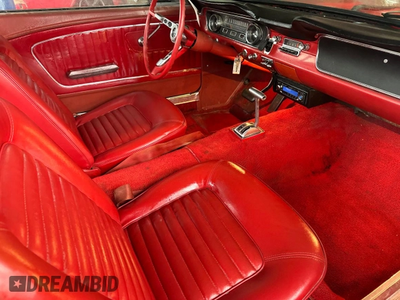 1965 Ford Mustang z VIN 5F07T604850, wystawiony jako Copart lot #41911735 z przebiegiem 47 461 mil mil oraz Czysty tytuł • Clean title. Historia ofert i sprzedaży dostępna na DreamBid. Obrazek 5.