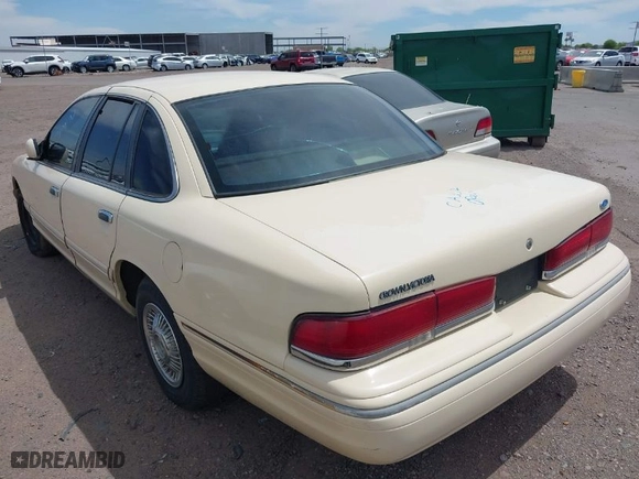 1996 Ford Crown Victoria with VIN 2FALP73WXTX163381, listed as a IAAI auction lot 41671627 with 186,182 mi miles. Bid and sale history available at carsss.com. Image 3.