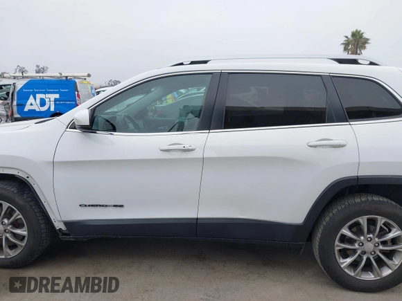 2020 Jeep Cherokee Latitude Plus with VIN 1C4PJLLB8LD601289, listed as a IAAI auction lot 42725984 with 121,533 mi miles and . Bid and sale history available at DreamBid. Image 15.