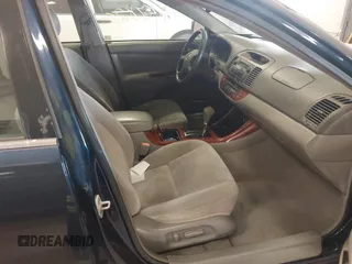 2002 Toyota Camry LE z VIN 4T1BE32K82U626817, wystawiony jako IAAI lot #42157820 z przebiegiem 200 810 mil mil oraz . Historia ofert i sprzedaży dostępna na DreamBid. Obrazek 5.