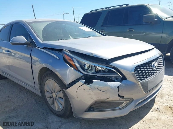 2016 Hyundai Sonata Hybrid SE with VIN KMHE24L15GA025570, listed as a IAAI auction lot 41735029 with 142,346 mi miles. Bid and sale history available at carsss.com. Image 6.