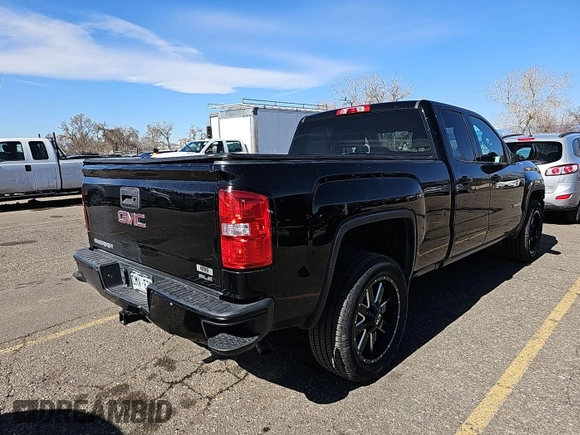 2018 GMC Sierra 1500 SLE z VIN 1GTV2MEC7JZ355593, wystawiony jako IAAI lot #42575783 z przebiegiem 172 588 mil mil oraz . Historia ofert i sprzedaży dostępna na DreamBid. Obrazek 12.