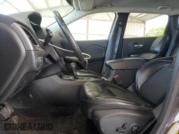 2019 Jeep Cherokee Latitude Plus z VIN 1C4PJLLB7KD241334, wystawiony jako Copart lot #52323575 z przebiegiem 82 570 mil mil oraz Szkoda całkowita • Salvage title. Historia ofert i sprzedaży dostępna na DreamBid. Obrazek 7.