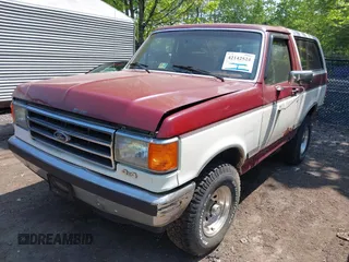 1989 Ford Bronco XL with VIN 1FMEU15N8KLB48656, listed as a IAAI auction lot 42142524 with 87,459 mi miles. Bid and sale history available at carsss.com. Image 2.