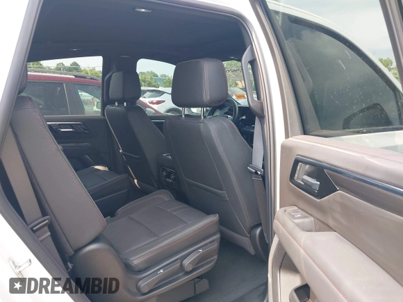 2025 Chevrolet Tahoe z VIN 1GNS6RRD7SR121714, wystawiony jako IAAI lot #42602552 z przebiegiem 9 824 mil mil oraz . Historia ofert i sprzedaży dostępna na DreamBid. Obrazek 8.
