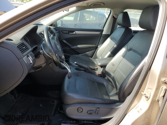 2015 Volkswagen Passat Limited Edition Edition with VIN 1VWAT7A32FC096487, listed as a Copart auction lot 62370505 with 186,517 mi miles and Clean title. Bid and sale history available at DreamBid. Image 7.