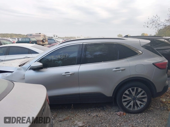 2020 Ford Escape Titanium с VIN 1FMCU9J96LUB18419, выставлен на аукционе IAAI как лот 40612100 с пробегом 40 041 миль миль и . История ставок и продаж доступна на DreamBid. Изображение 14.