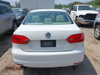 2013 Volkswagen Jetta SE with VIN 3VWDP7AJ2DM368385, listed as a IAAI auction lot 42144936 with 105,621 mi miles and . Bid and sale history available at DreamBid. Image 16.