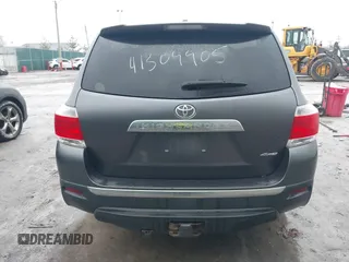 2011 Toyota Highlander z VIN 5TDBK3EHXBS080409, wystawiony jako IAAI lot #41509905 z przebiegiem 201 620 mil mil oraz . Historia ofert i sprzedaży dostępna na DreamBid. Obrazek 16.