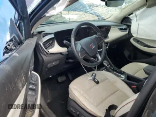 2024 Buick Encore GX Avenir с VIN KL4AMFSL8RB016431, выставлен на аукционе Copart как лот 57861305 с пробегом 11 167 миль миль и Списание • Salvage title. История ставок и продаж доступна на DreamBid. Изображение 8.
