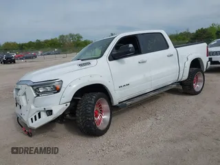 2019 Ram 1500 Big Horn z VIN 1C6SRFFT6KN660091, wystawiony jako IAAI lot #42336804 z przebiegiem 59 162 mil mil oraz . Historia ofert i sprzedaży dostępna na DreamBid. Obrazek 20.