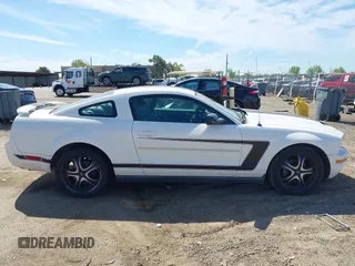 2008 Ford Mustang Deluxe with VIN 1ZVHT80NX85158801, listed as a IAAI auction lot 42015572 with 184,920 mi miles. Bid and sale history available at carsss.com. Image 13.