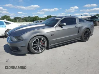 2013 Ford Mustang GT z VIN 1ZVBP8CF5D5240282, wystawiony jako Copart lot #58381595 z przebiegiem 56 915 mil mil oraz Czysty tytuł • Clean title. Historia ofert i sprzedaży dostępna na DreamBid. Obrazek 1.