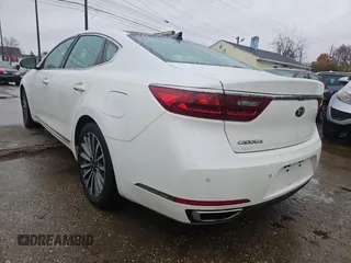 2017 Kia Cadenza Premium with VIN KNALC4J17H5049226, listed as a Copart auction lot 82413564 with 172,903 mi miles and Clean Title. Bid and sale history available at carsss.com. Image 3.
