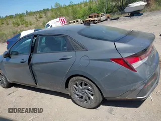 2024 Hyundai Elantra SEL z VIN KMHLM4DG4RU651049, wystawiony jako IAAI lot #42040179 z przebiegiem 37 852 mil mil oraz . Historia ofert i sprzedaży dostępna na DreamBid. Obrazek 14.