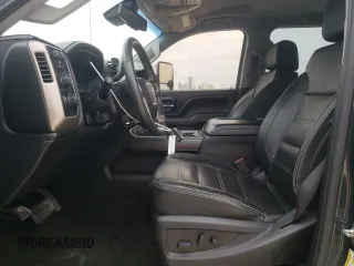 2017 GMC Sierra 2500HD Denali z VIN 1GT12UEG9HF133280, wystawiony jako Copart lot #46063115 z przebiegiem 153 311 mil mil oraz Szkoda całkowita • Salvage title. Historia ofert i sprzedaży dostępna na DreamBid. Obrazek 7.