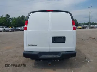 2021 Chevrolet Express Cargo z VIN 1GCWGAFP6M1206374, wystawiony jako IAAI lot #42451400 z przebiegiem 118 252 mil mil oraz . Historia ofert i sprzedaży dostępna na DreamBid. Obrazek 16.