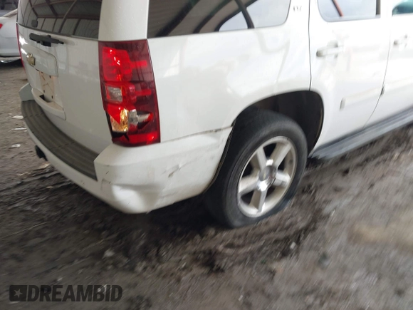 2007 Chevrolet Tahoe LT z VIN 1GNFC13097R131332, wystawiony jako IAAI lot #42113000 z przebiegiem 335 679 mil mil oraz . Historia ofert i sprzedaży dostępna na DreamBid. Obrazek 6.