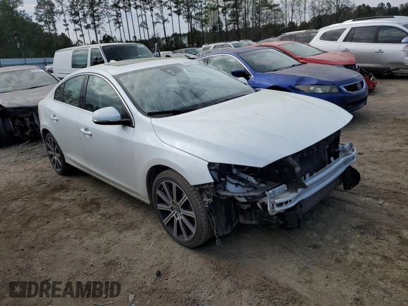2015 Volvo S60 T6 Drive-E with VIN YV149MFK8F1345555, listed as a Copart auction lot 44394993 with 109,255 mi miles. Bid and sale history available at carsss.com. Image 4.
