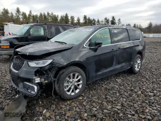 2023 Chrysler Pacifica Touring L with VIN 2C4RC3BG7PR570474, listed as a Copart auction lot 49027265 with 17,878 mi miles and Salvage Title. Bid and sale history available at carsss.com. Image 1.
