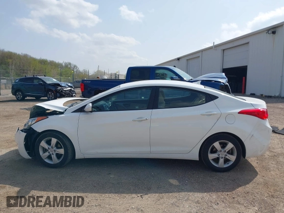 2013 Hyundai Elantra GLS z VIN 5NPDH4AE7DH328536, wystawiony jako IAAI lot #42138081 z przebiegiem 105 199 mil mil oraz . Historia ofert i sprzedaży dostępna na DreamBid. Obrazek 14.