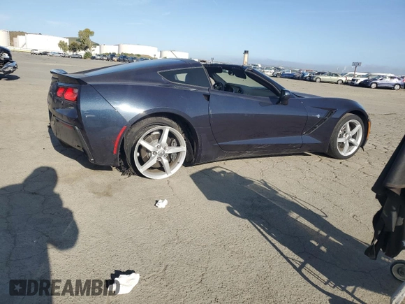2015 Chevrolet Corvette 1LT z VIN 1G1YB2D77F5112539, wystawiony jako Copart lot #54171285 z przebiegiem 65 575 mil mil oraz Szkoda całkowita • Salvage title. Historia ofert i sprzedaży dostępna na DreamBid. Obrazek 3.