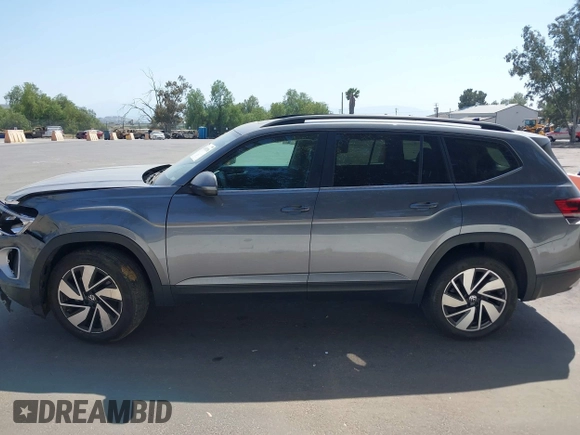 2024 Volkswagen Atlas SE с VIN 1V2KR2CAXRC502457, выставлен на аукционе IAAI как лот 42003296 с пробегом 19 138 миль миль и . История ставок и продаж доступна на DreamBid. Изображение 14.