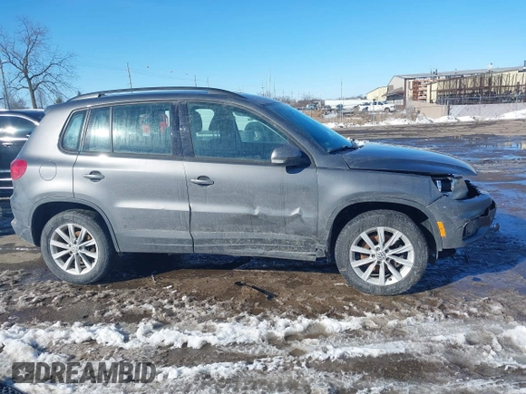 2017 Volkswagen Tiguan S z VIN WVGAV7AX1HK050251, wystawiony jako IAAI lot #41608261 z przebiegiem 172 298 mil mil oraz . Historia ofert i sprzedaży dostępna na DreamBid. Obrazek 13.