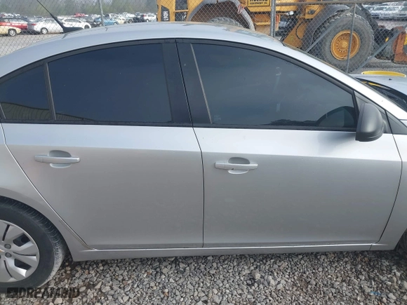 2014 Chevrolet Cruze LS with VIN 1G1PA5SH8E7464530, listed as a IAAI auction lot 41846557 with 122,490 mi miles. Bid and sale history available at carsss.com. Image 13.