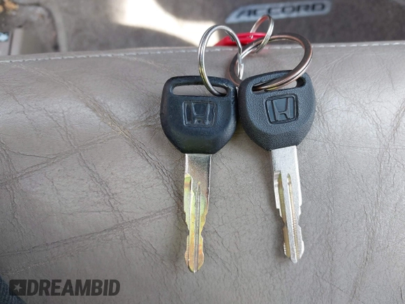 1997 Honda Accord EX z VIN 1HGCD5565VA024907, wystawiony jako IAAI lot #41797909 z przebiegiem 209 738 mil mil oraz . Historia ofert i sprzedaży dostępna na DreamBid. Obrazek 11.