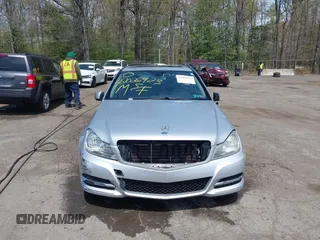 2013 Mercedes-Benz C 300 Sport z VIN WDDGF8AB7DA819850, wystawiony jako IAAI lot #42026423 z przebiegiem 245 097 mil mil oraz . Historia ofert i sprzedaży dostępna na DreamBid. Obrazek 12.