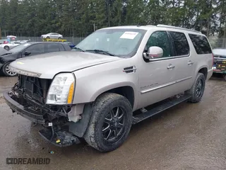 2008 Cadillac Escalade ESV with VIN 1GYFK668X8R111368, listed as a IAAI auction lot 41891439 with 190,293 mi miles. Bid and sale history available at carsss.com. Image 18.