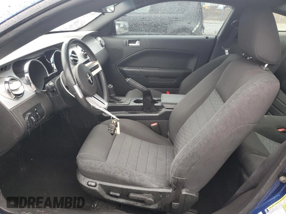 2006 Ford Mustang GT Deluxe с VIN 1ZVFT82H265211714, выставлен на аукционе Copart как лот 59551095 с пробегом 101 057 миль миль и Списание • Salvage title. История ставок и продаж доступна на DreamBid. Изображение 7.