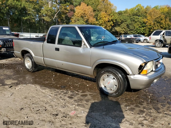 2002 GMC Sonoma SLS with VIN 1GTCS19W028235152, listed as a Copart auction lot 77214224 with 186,339 mi miles and Salvage Title. Bid and sale history available at carsss.com. Image 4.