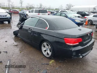 2007 BMW 3 Series 335i z VIN WBAWL73557PX48341, wystawiony jako IAAI lot #41964740 z przebiegiem Nie podano mil oraz . Historia ofert i sprzedaży dostępna na DreamBid. Obrazek 3.