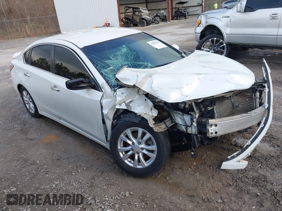 2015 Nissan Altima 2.5 S with VIN 1N4AL3AP8FC160830, listed as a IAAI auction lot 41561952 with 209,134 mi miles. Bid and sale history available at carsss.com. Image 1.