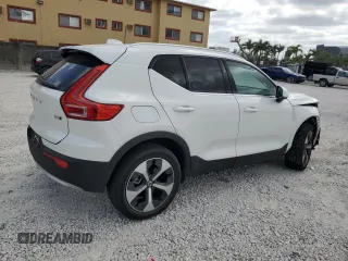 2024 Volvo XC40 Plus Bright Theme z VIN YV4L12UE7R2283166, wystawiony jako Copart lot #54067355 z przebiegiem 2 749 mil mil oraz Szkoda całkowita • Salvage title. Historia ofert i sprzedaży dostępna na DreamBid. Obrazek 3.