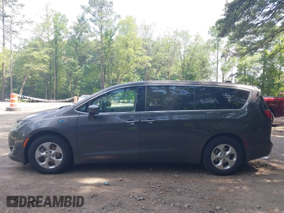 2018 Chrysler Pacifica Hybrid Touring Plus с VIN 2C4RC1H70JR187642, выставлен на аукционе IAAI как лот 42568596 с пробегом 48 907 миль миль и . История ставок и продаж доступна на DreamBid. Изображение 14.